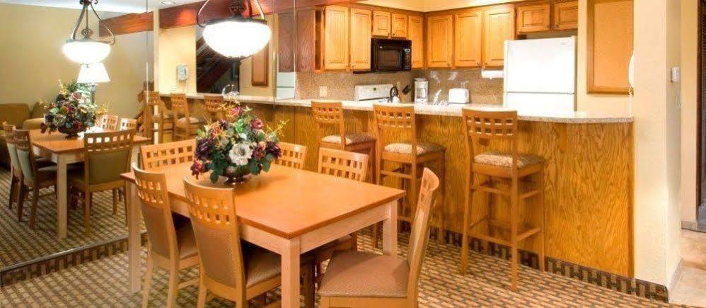Whispering Woods Resort Welches Dış mekan fotoğraf